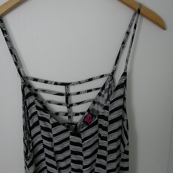 Light Black and White Romper - Picture 3 of 10